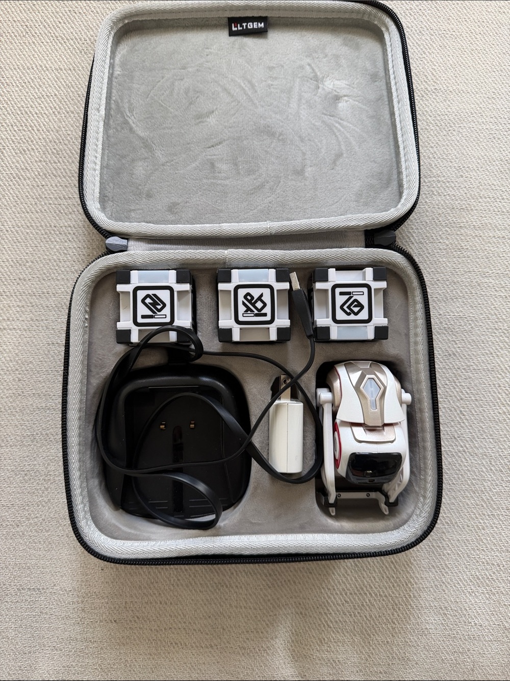 Anki Cozmo miniature Robot with Cubes and Carrying Case. A fun educational toy!